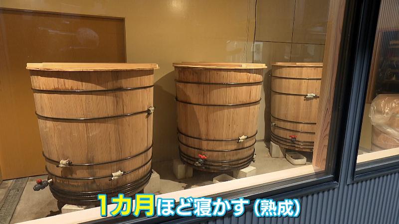 木おけで熟成されるソース