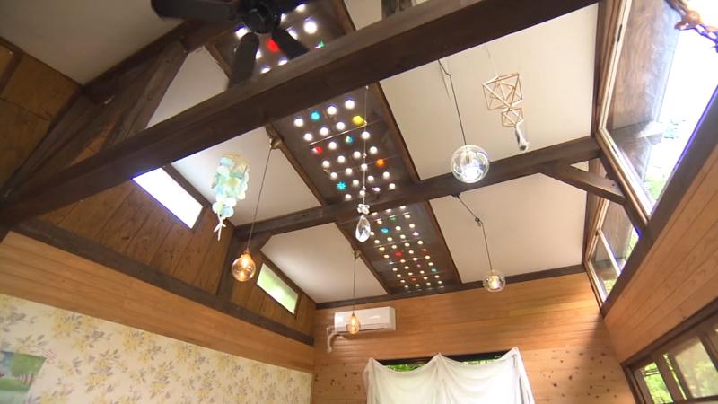 店内の様子　ステンドグラスの天井