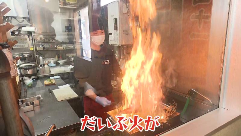 わらから上がる炎