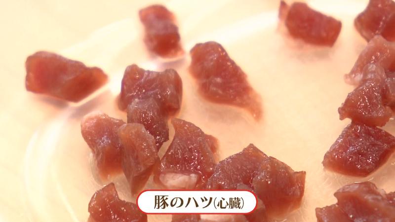 エサとなるハツ(豚の心臓)