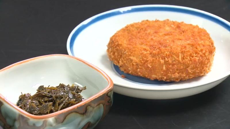 左)お茶の佃煮　右)瀬戸谷コロッケ