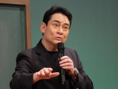 テレビ寺子屋で講演を行う登山家の野口健さん