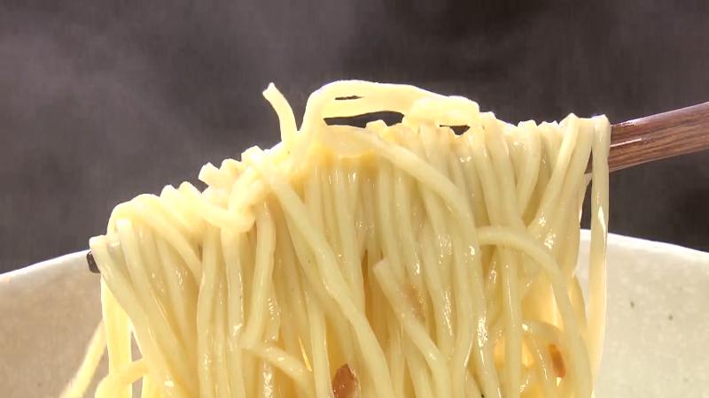魔法のラーメン・鶏白湯(1250円)