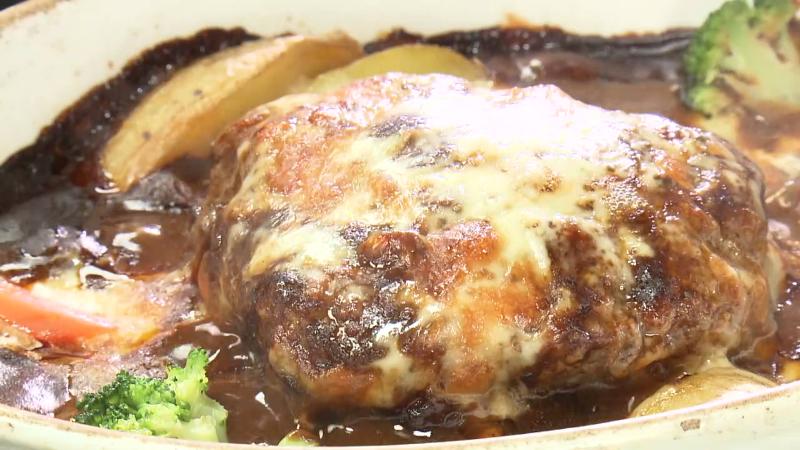 煮込みデミハンバーグ(1390円)※ライス・サラダ付き