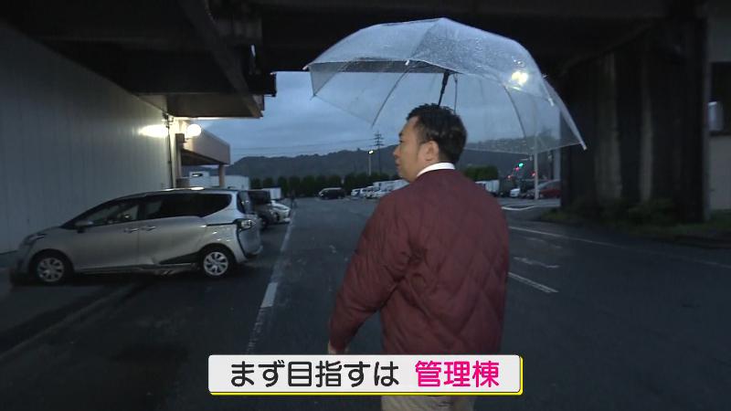 管理棟を目指すにむらリポーター