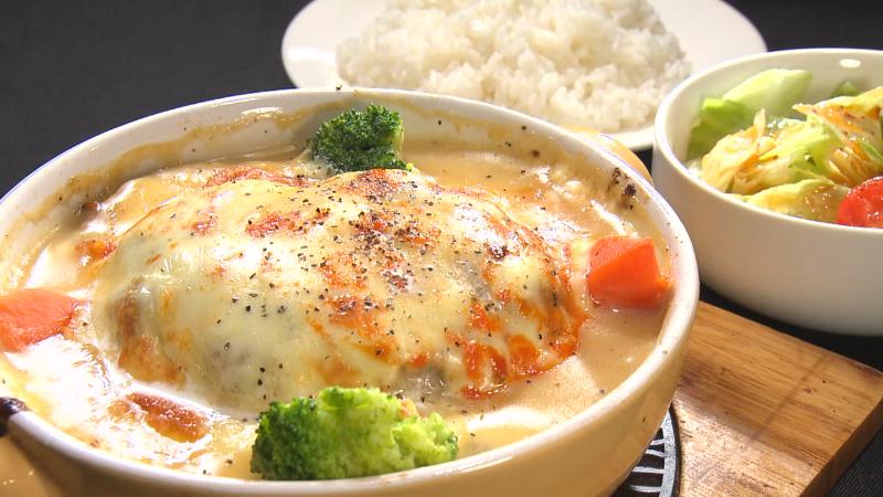 たっぷりチーズハンバーグ(1680円)※ライス・サラダ付き