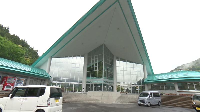 藤の瀬会館の外観