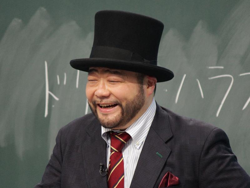 テレビ寺子屋で講演を行うお笑いコンビ 髭男爵・山田ルイ53世さん