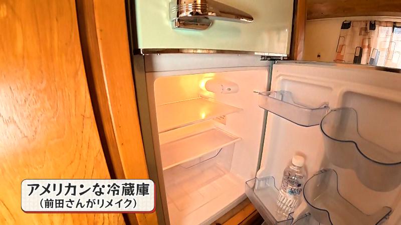トレーラーハウス内の冷蔵庫