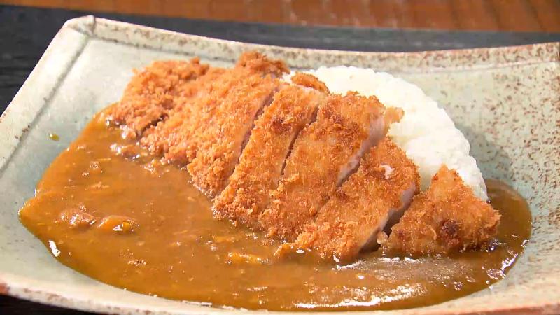 カツカレー(1570円)