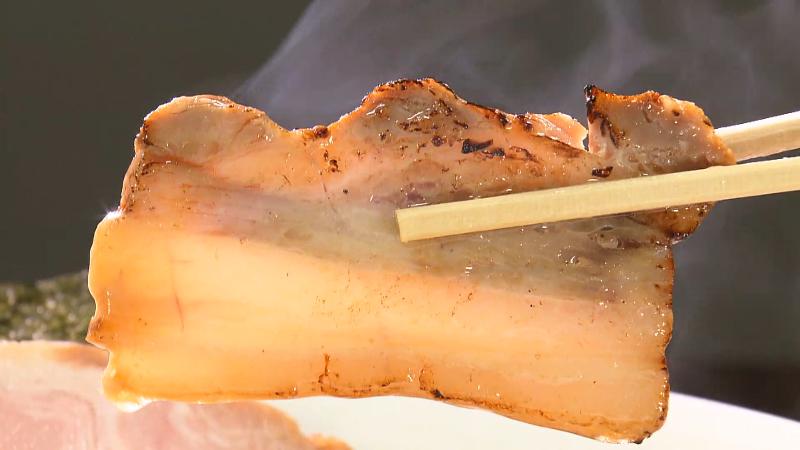 タレに漬け込んだ煮豚チャーシュー