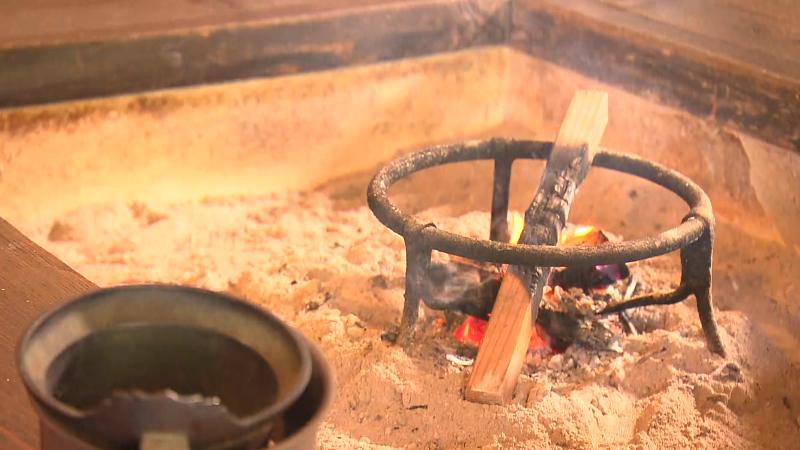 丁子屋の店内　いろり