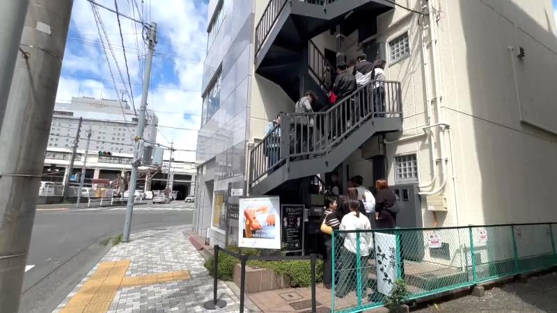 行列ができている清水港みなみの外観