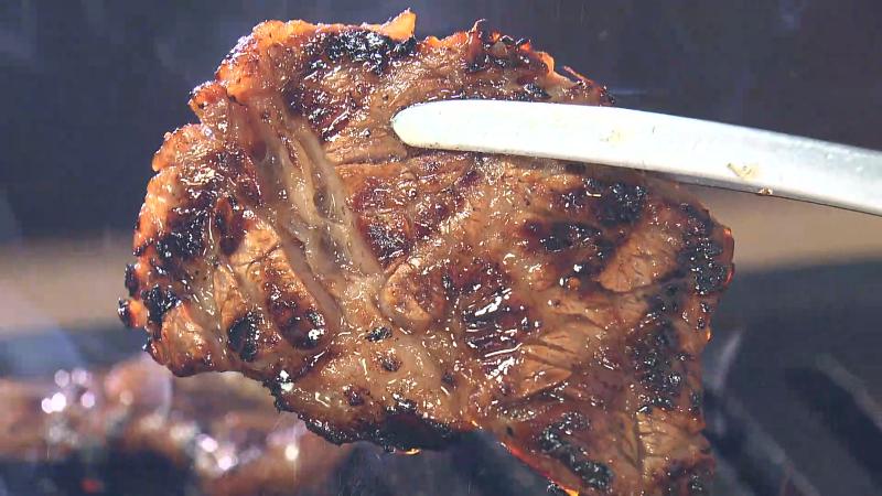 焼いた黒毛和牛カルビ