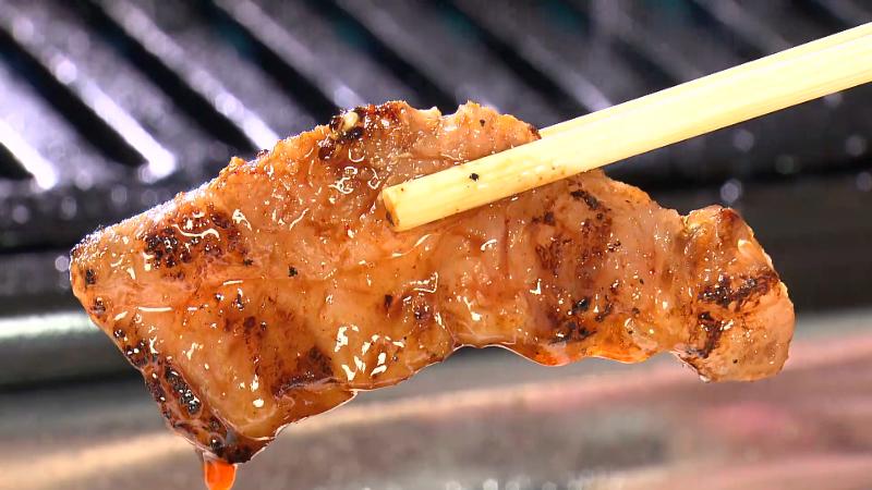 焼いた黒毛和牛カルビ