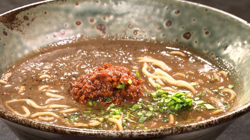 黒胡麻担々麺(1500円)