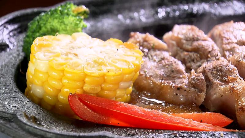「ふじのくにトンテキ」付け合わせの甘々娘