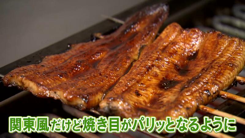 うなぎを焼いている