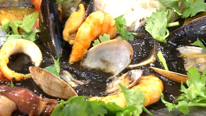 スルガブラック シーフードカレースペシャル(2500円)※仕入れによって魚介の種類は変わります