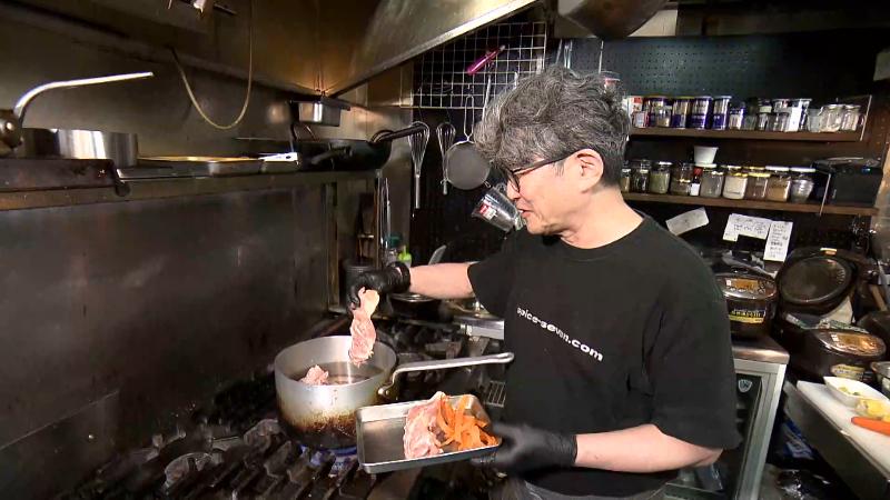 特製ブイヨンを作る　調理風景