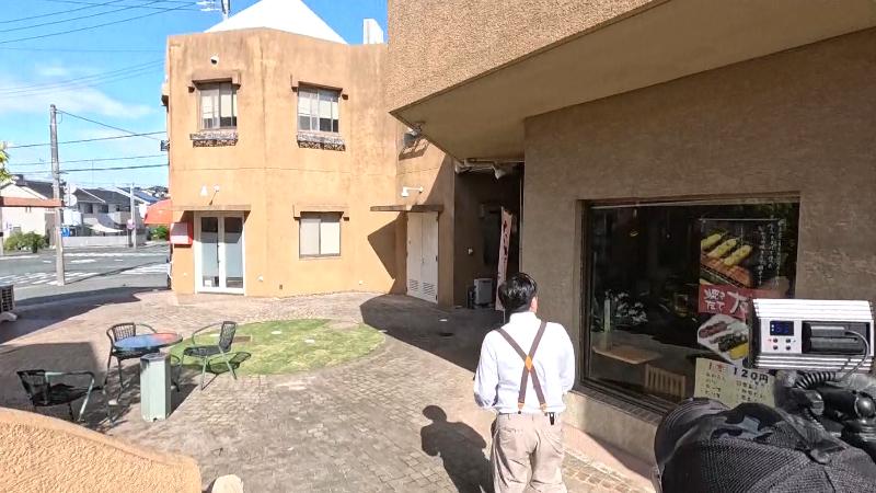 ひので軒に向かうにむらあつとリポーター