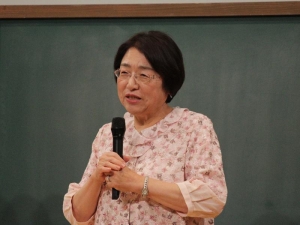テレビ寺子屋で講演する在宅ホスピス医の内藤いづみさん