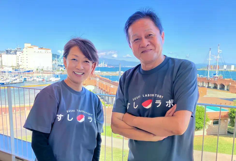 “食酢エキスパート”赤野裕文さん（右）“お酢・お寿司検定マイスター”西出麻子さん（左）