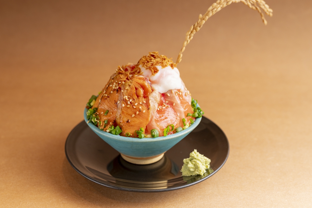 富士山サーモンお月見てっぺん丼